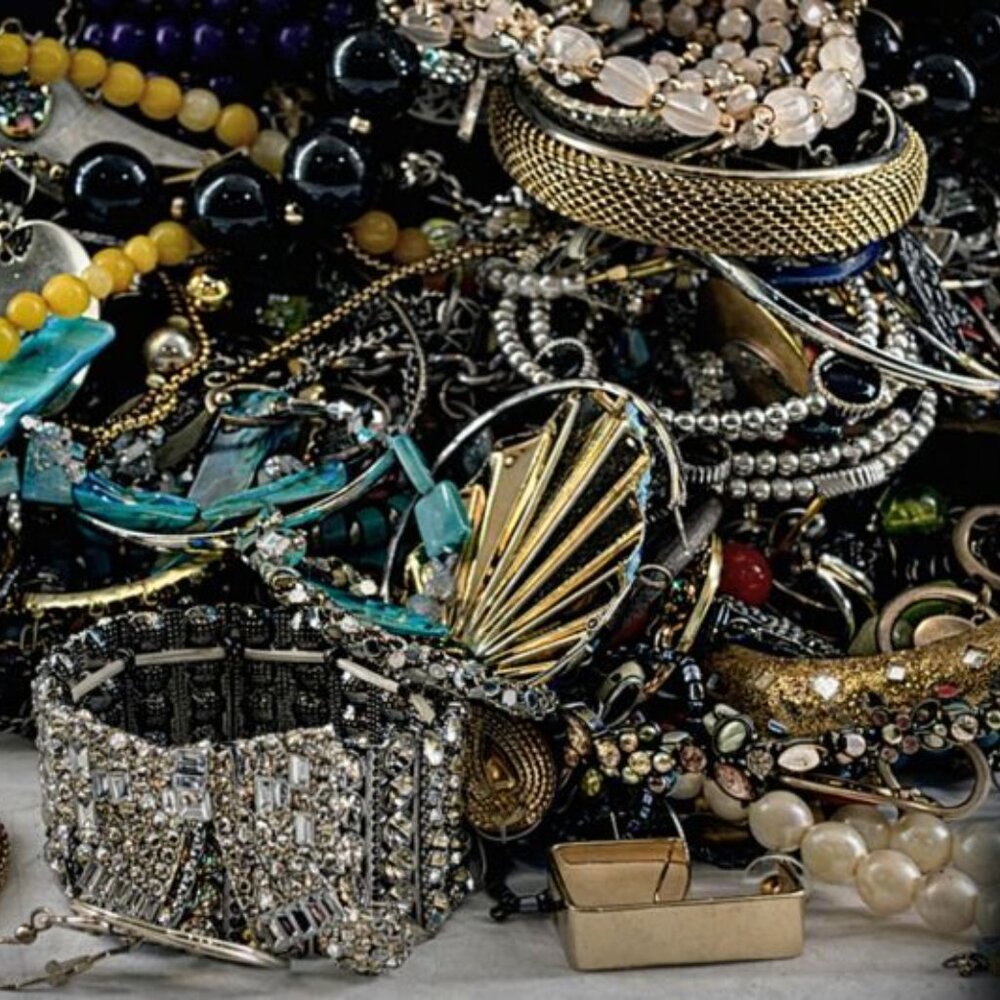 Rue Cambon Queen Capsule | 2LB Signed High-End Mix Gold Silver Pearls Rhinestone - Picture 4 of 10